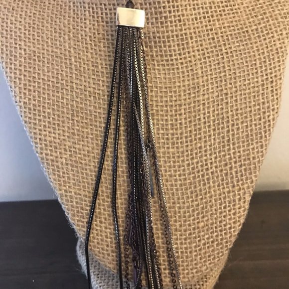 WHITE HOUSE BLACK MARKET WHBM SNAKE CHAIN TASSLE NECKLACE - Picture 9 of 10